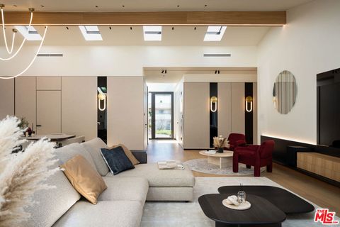 Tiny photo for 5973 Ellenview Avenue, Woodland Hills, CA 91367 (MLS # 26660971)