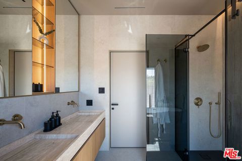 Tiny photo for 5973 Ellenview Avenue, Woodland Hills, CA 91367 (MLS # 26660971)