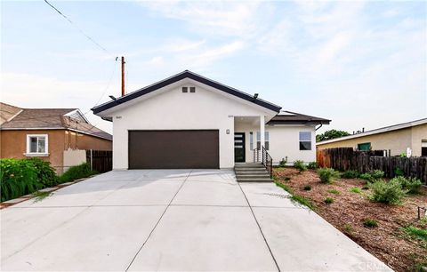 Photo of 2643 10th Street, Riverside, CA 92507 (MLS # CV26083889)