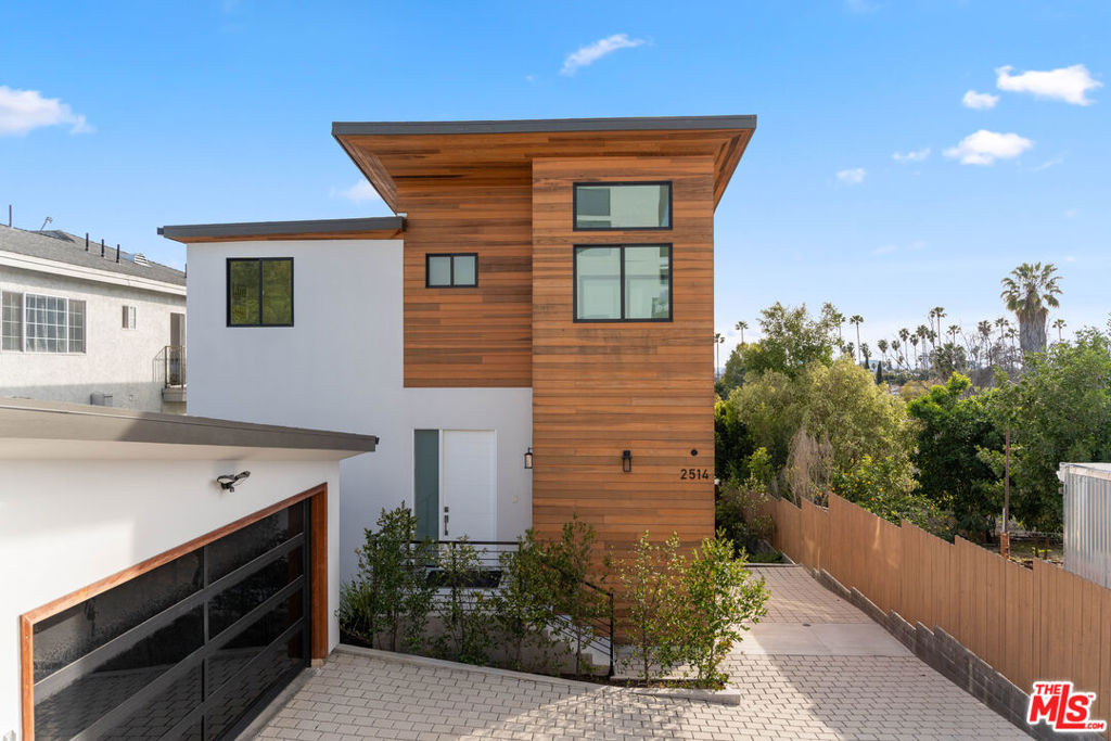 2512 Berkeley Avenue