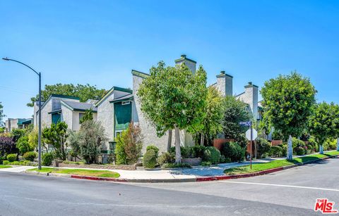 Photo of 11645 Acama Street #7, Studio City, CA 91604 (MLS # 26836375)