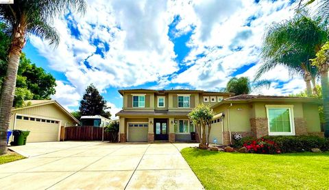 Photo of 1060 Cambrian Pl Pl, Brentwood, CA 94513 (MLS # 41130565)