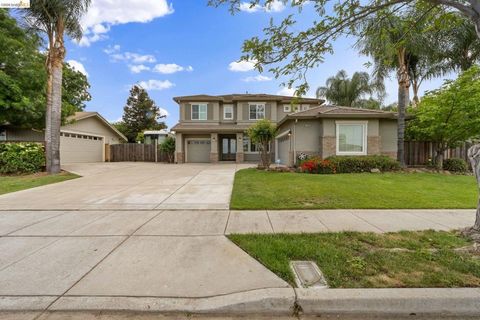 Photo of 1060 Cambrian Pl Pl, Brentwood, CA 94513 (MLS # 41130565)