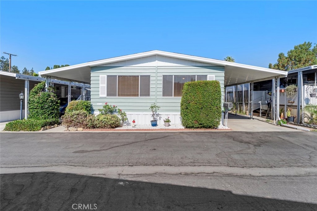 ***Welcome Home! This charming 2 bedroom, 2 bath manufactured home features an enormous living room, dining area with built-in hutch, spacious kitchen with breakfast bar, den/family room, laundry room, laminate flooring and so much more!
* Exterior is freshly painted.
* Spacious porch, recently rebuilt.
* Covered parking to accommodate 2 vehicles.
* Also included: Stainless Steel Refrigerator, Shed and Handicap Wheelchair Lift.
COMMUNITY FEATURES:
* Gated Community.
* Clubhouse and Swimming Pool.
* Beautifully Landscaped Grounds.
* Pets Allowed with Restrictions: 1 dog less than 30 lbs or 1 cat.
* Located in the Bermuda Senior Adult Mobile Home Park (Age restricted 55+) in Mission Hills.
* Property just a short distance to the 5, 405 and 118 freeways with super easy for access to local parks and shopping and medical facilities.