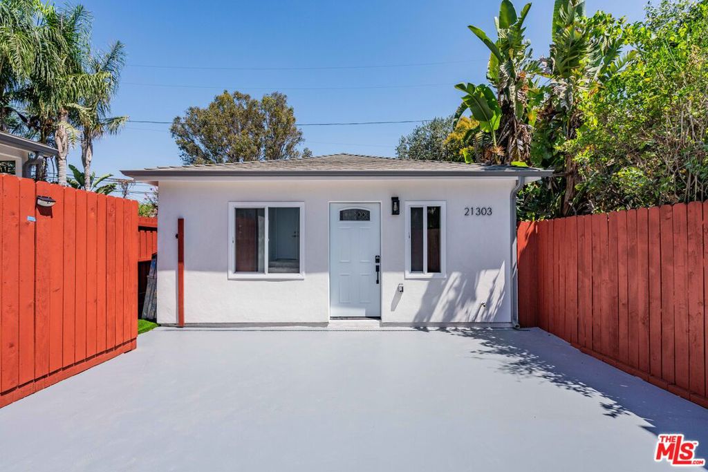 Newly modernized 1-bedroom, 1-bathroom home located south of the boulevard in the heart of Woodland Hills. This beautifully updated 600 sq. ft. ADU offers a private, fenced outdoor space, dedicated storage, and a rare sense of seclusion. Inside, you'll find a thoughtfully designed layout featuring top-of-the-line stainless steel appliances and the convenience of an in-unit washer and dryera true luxury.Airy, spacious, and filled with natural light, this serene retreat blends comfort and style effortlessly. Situated in one of the most sought-after neighborhoods, you'll enjoy unparalleled access to shopping, dining, and entertainment- all just moments away. Good things don't last forever don't miss the chance to call this exceptional space your next home!