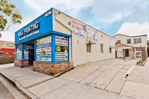 Photo of 426 W Arbor Vitae Street, Inglewood, CA 90301 (MLS # P1-24900)