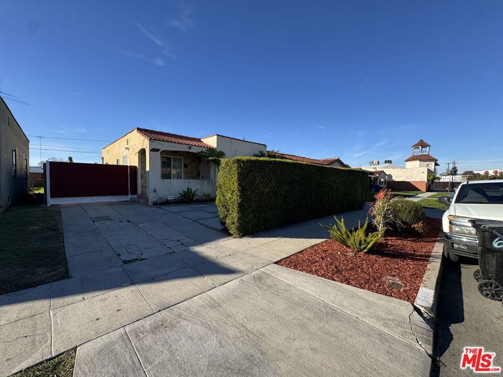 Photo of 6407 2nd Avenue, Los Angeles, CA 90043 (MLS # 25624181)