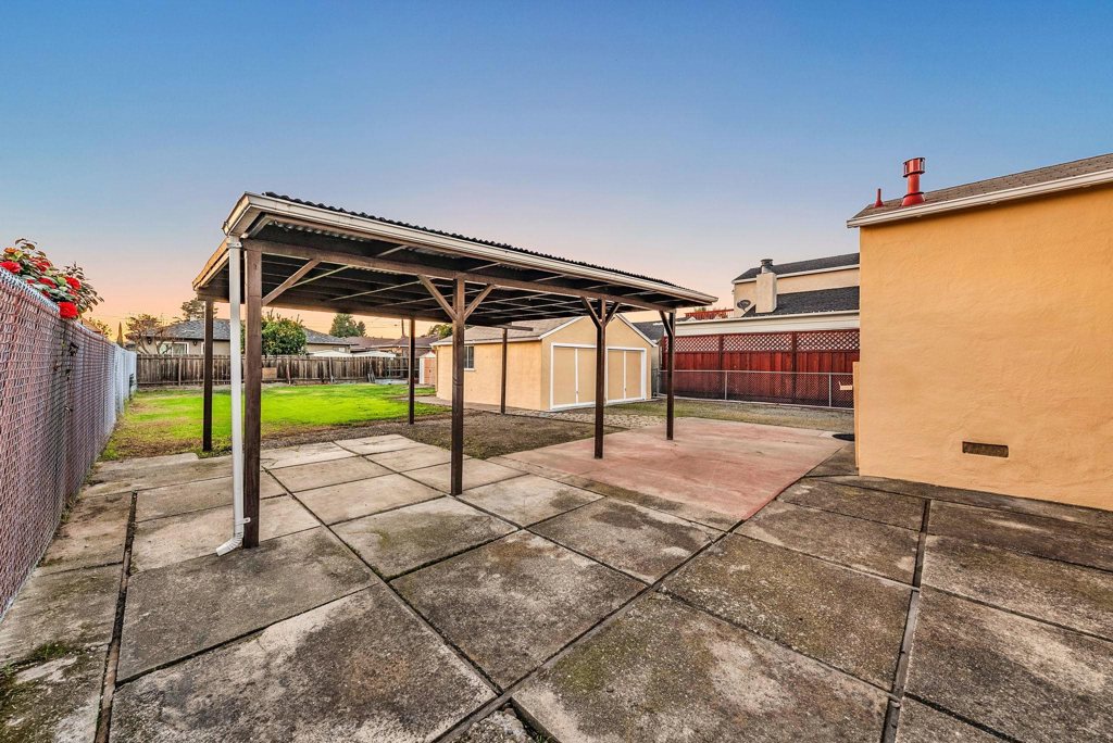 20911 20911 Chester St