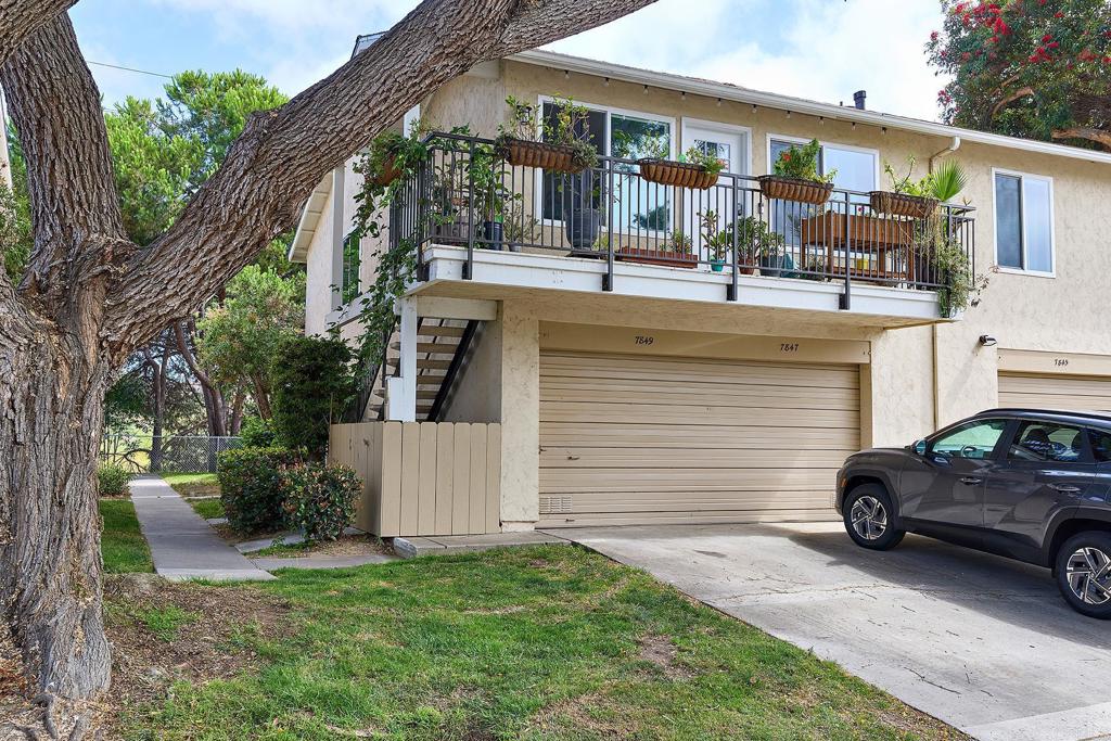 Welcome to this bright and airy two story unit in highly desirable Genesee Highlands. Features include wood floors downstairs, crown molding, dual-pane windows, and in unit laundry. The kitchen features upgraded cabinets and stainless steel appliances, and the bathroom has stylish marble tile touches. You’ll have your own garage space plus a driveway spot. Community amenities include a sparkling pool and an expansive park and playground. Just a short stroll to Doyle Park, UTC shopping, and the trolley. Easy freeway access and a quick drive to UCSD and San Diego’s stunning beaches. Don't miss this awesome opportunity in a central location!