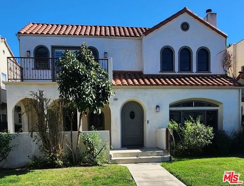 Photo of 1024 S Cloverdale Avenue, Los Angeles, CA 90019 (MLS # 26649099)