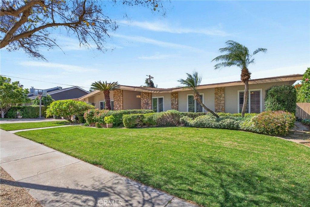 Photo of 5305 Bardwell Ave, Riverside, CA 92506 (MLS # IV26053803)