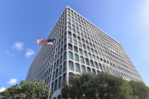 Photo of 1001 Genter St St #6j, La Jolla, CA 92037 (MLS # NDP2605231)