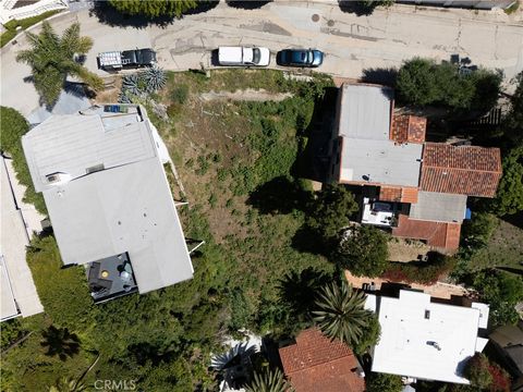 Photo of 6682 Whitley Terrace, Los Angeles, CA 90068 (MLS # SR25217963)