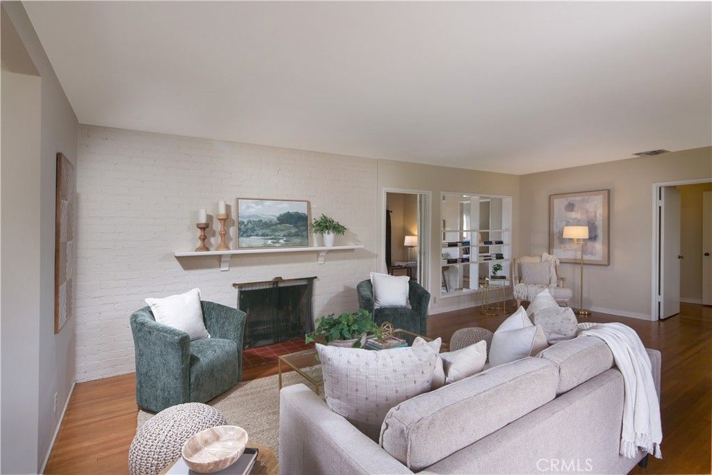 listing image 130725552838326037399