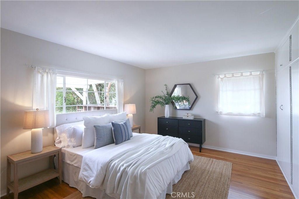 listing image 130724750423915540107