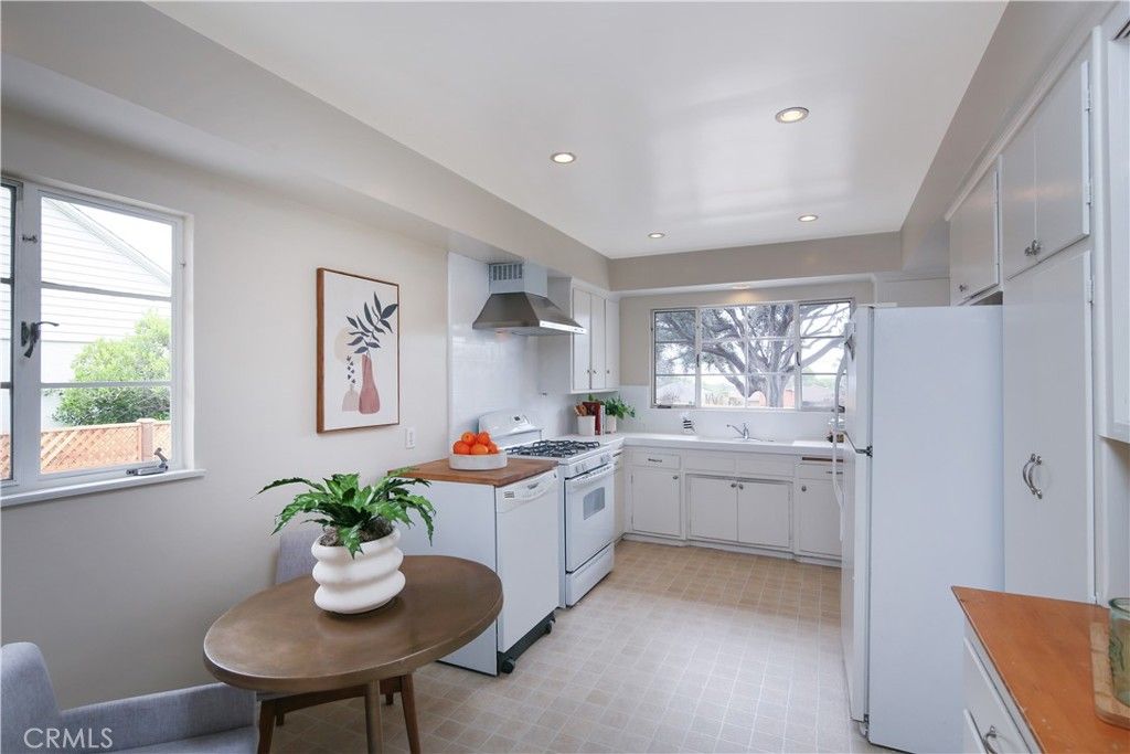 listing image 130722353611914509776
