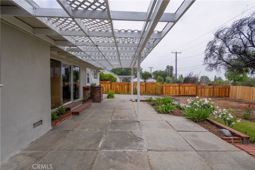 listing image 130724376621103491456