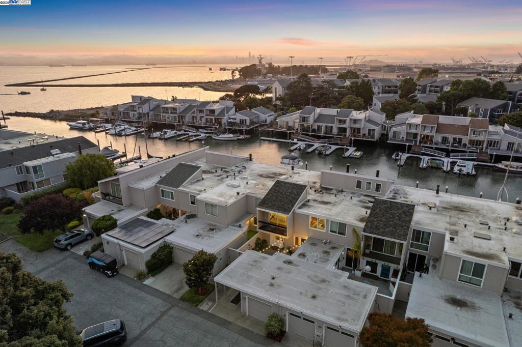 BALLENA BAY - Residential