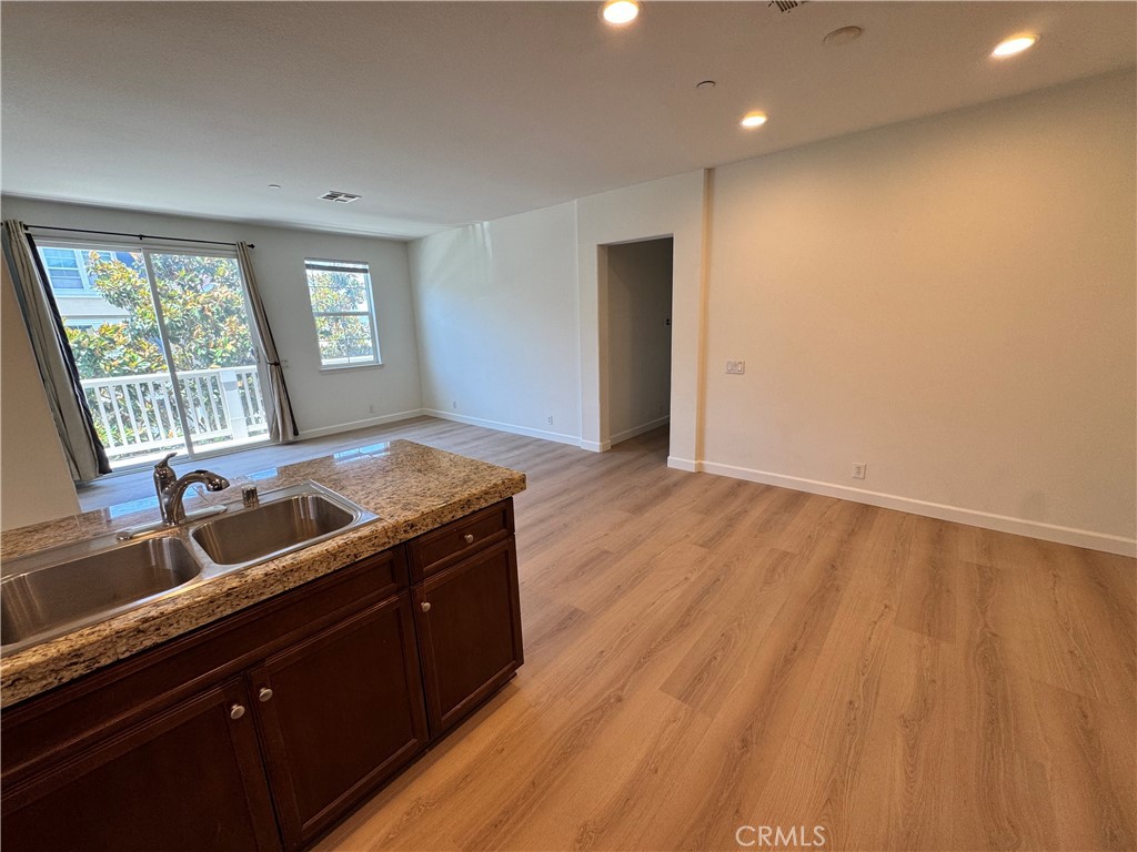 210 Silk Tree