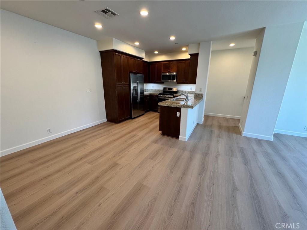 210 Silk Tree