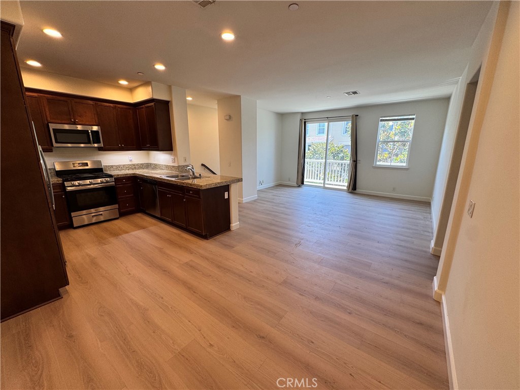 210 Silk Tree
