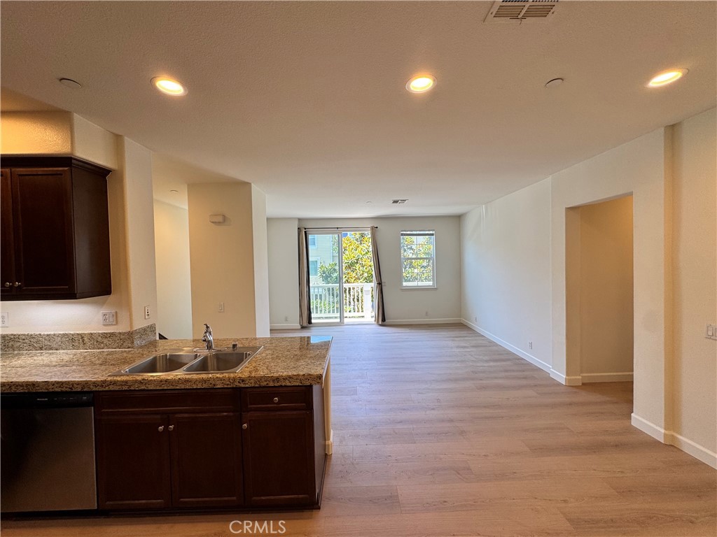 210 Silk Tree