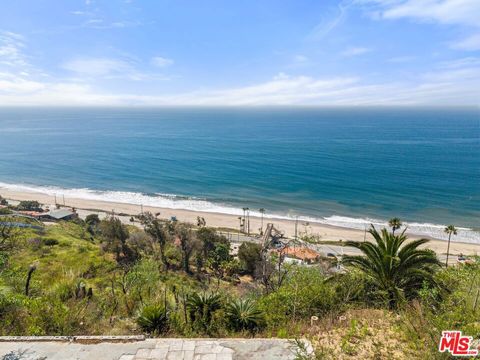 Photo of 17624 Tramonto Drive, Pacific Palisades, CA 90272 (MLS # 26722383)