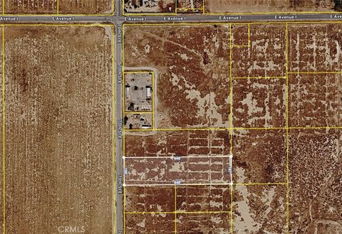 Photo of 45100 70th Street E, Lancaster, CA 93535 (MLS # SR26037149)