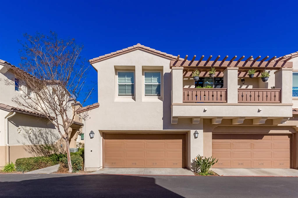 Beautiful 2 story unit located in Eastlake. Gated complex with two separate entrances and exits, community pool, spa, playground and more.The interior features upgraded stainless steel appliances, granite kitchen countertops, bamboo wood floors in the bedrooms and stairway, dual sided fireplace in the living room/dining room area! Attached garage with direct access. Private location in the complex. Located close to shopping, restaurants, AMC movie theatre and the Otay Ranch Mall. Neighborhoods: The Summit at Eastlake Complex Features: ,,,,,,, Other Fees: 191 Sewer: Sewer Connected Topography: LL