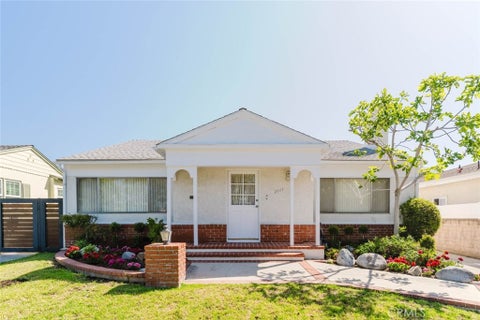 Photo of 2007 W Kenneth Road, Glendale, CA 91201 (MLS # GD26148593)