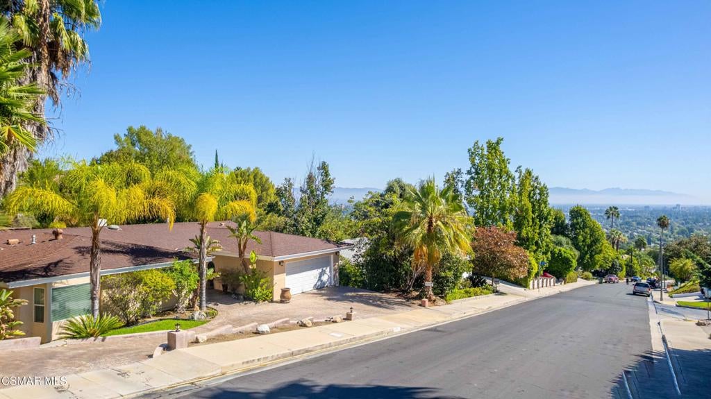 Photo of 24701 Calvert Street, Woodland Hills, CA 91367 (MLS # 226004593)