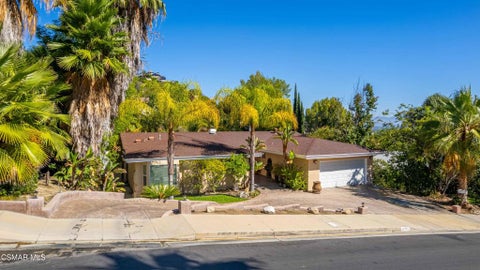 Photo of 24701 Calvert Street, Woodland Hills, CA 91367 (MLS # 226004593)