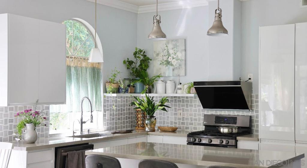 5135 Caminito Exquisito