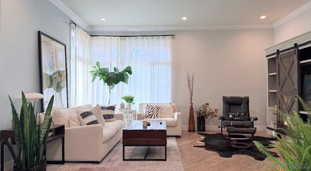 5135 Caminito Exquisito