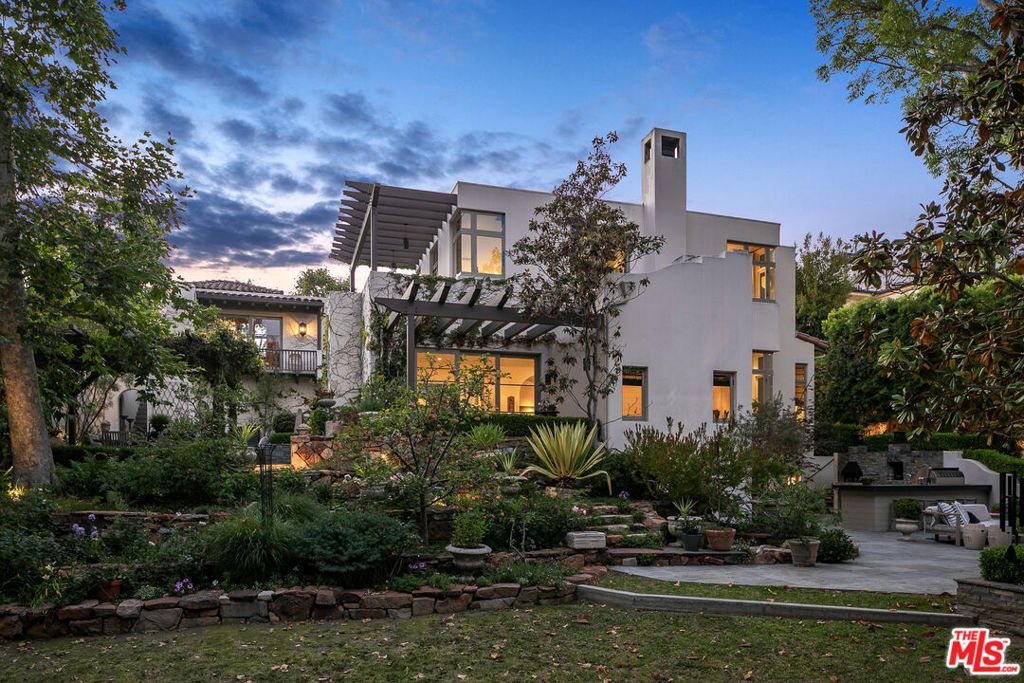 Photo of 850 Muskingum Avenue, Pacific Palisades, CA 90272 (MLS # 26661903)