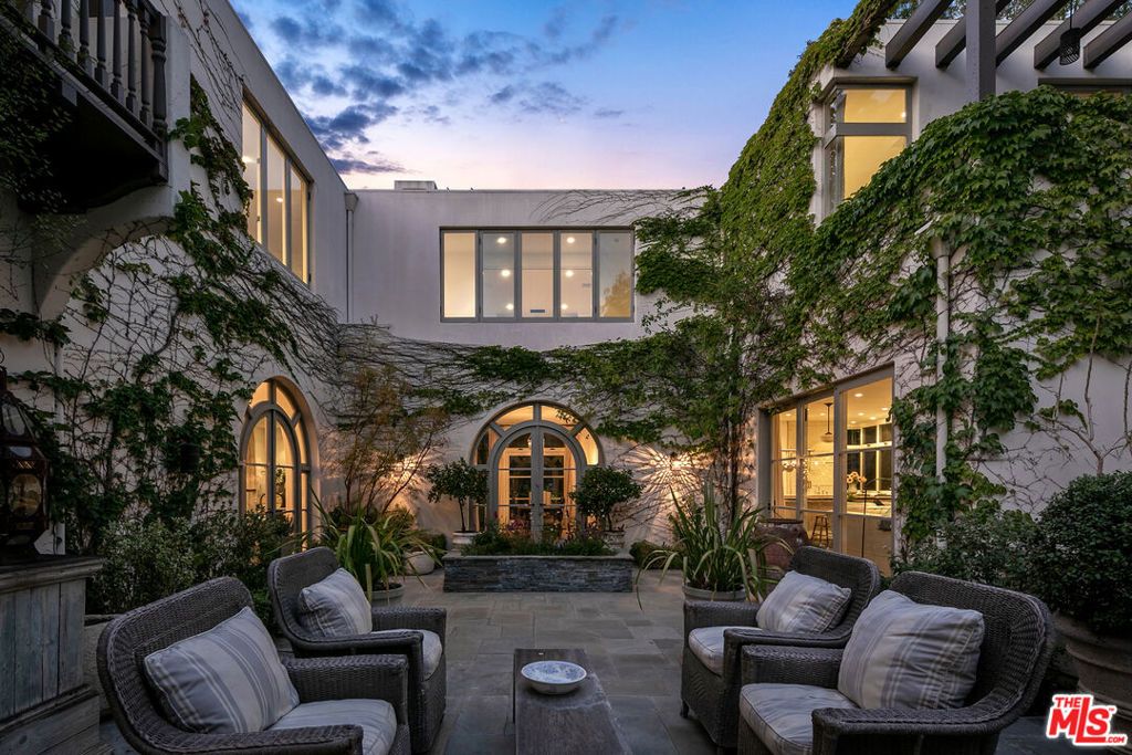 Photo of 850 Muskingum Avenue, Pacific Palisades, CA 90272 (MLS # 26661903)