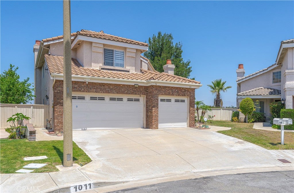 1011 S Mountcrest Court