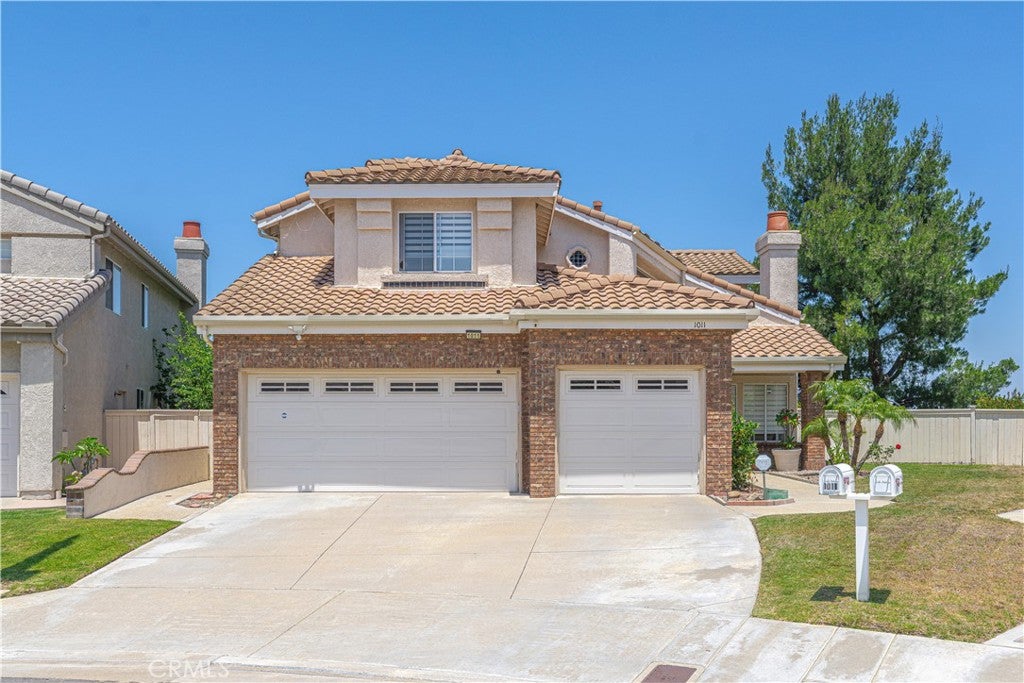 1011 S Mountcrest Court