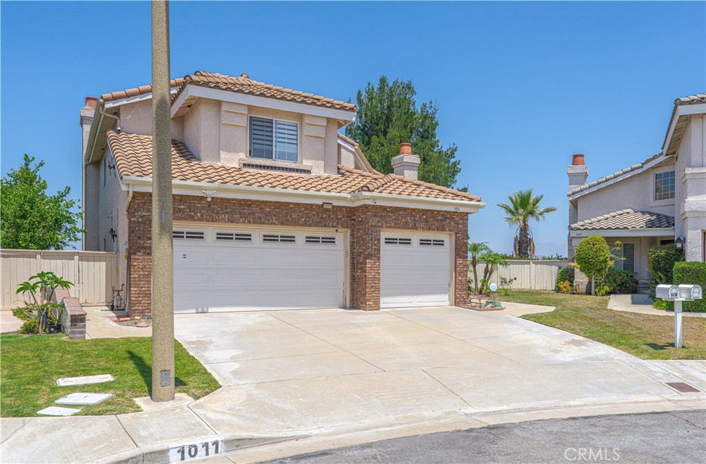 1011 S Mountcrest Court