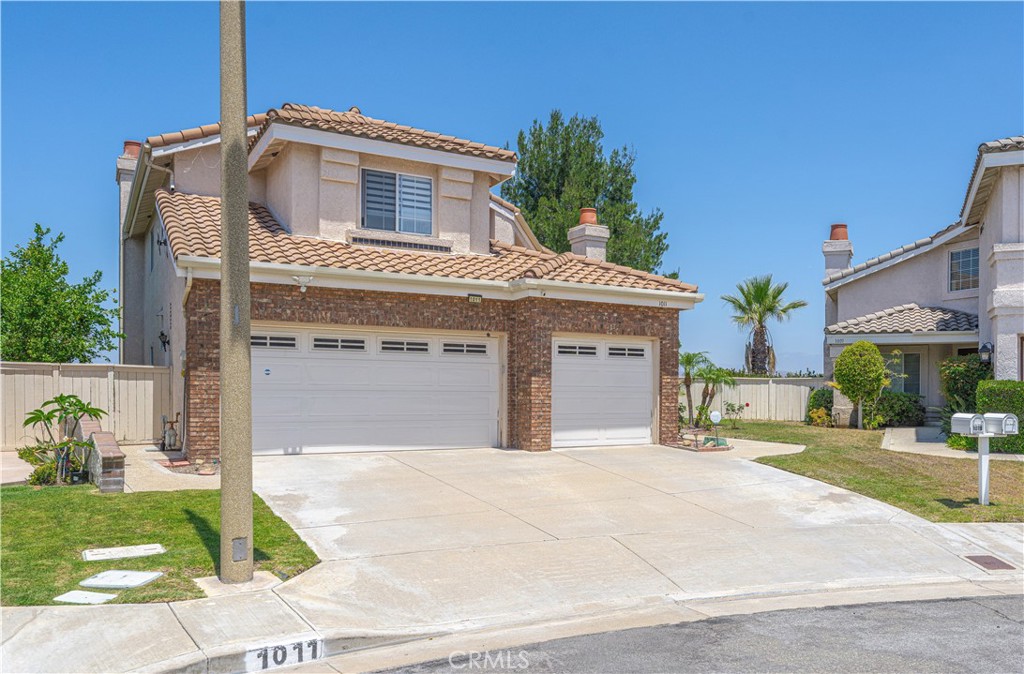1011 S Mountcrest Court