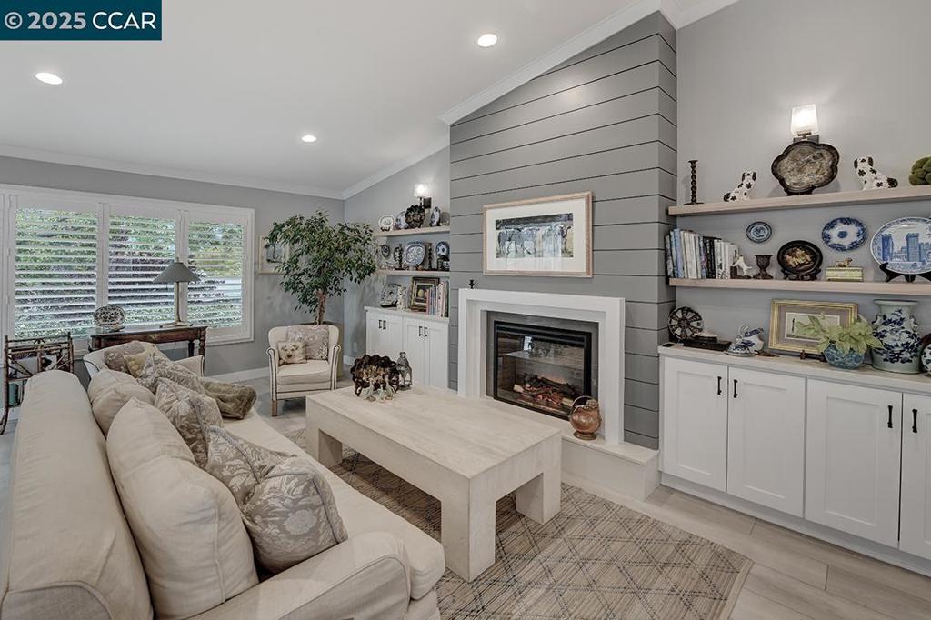 ROSSMOOR - Residential