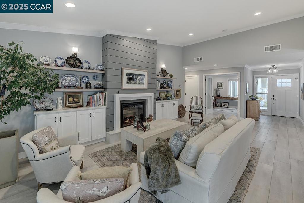 ROSSMOOR - Residential