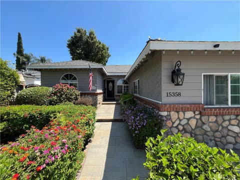 Photo of 15358 Leadwell ST, Van Nuys, CA 91406 (MLS # SR26124281)