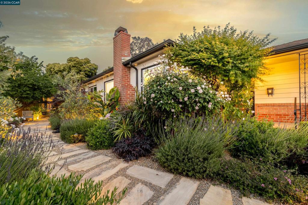 3229 Toyon Ter