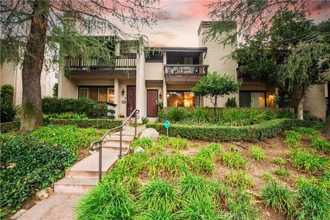 Photo of 5711 Owensmouth #107, Woodland Hills, CA 91367 (MLS # SR26033074)