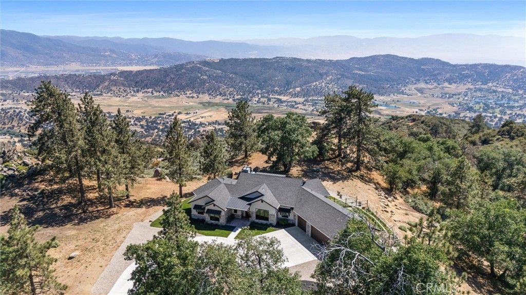 Photo of 27300 Stirrup Way, Tehachapi, CA 93561 (MLS # PI26035834)