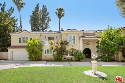 Photo of 4755 Vanalden Avenue, Tarzana, CA 91356 (MLS # 25569773)