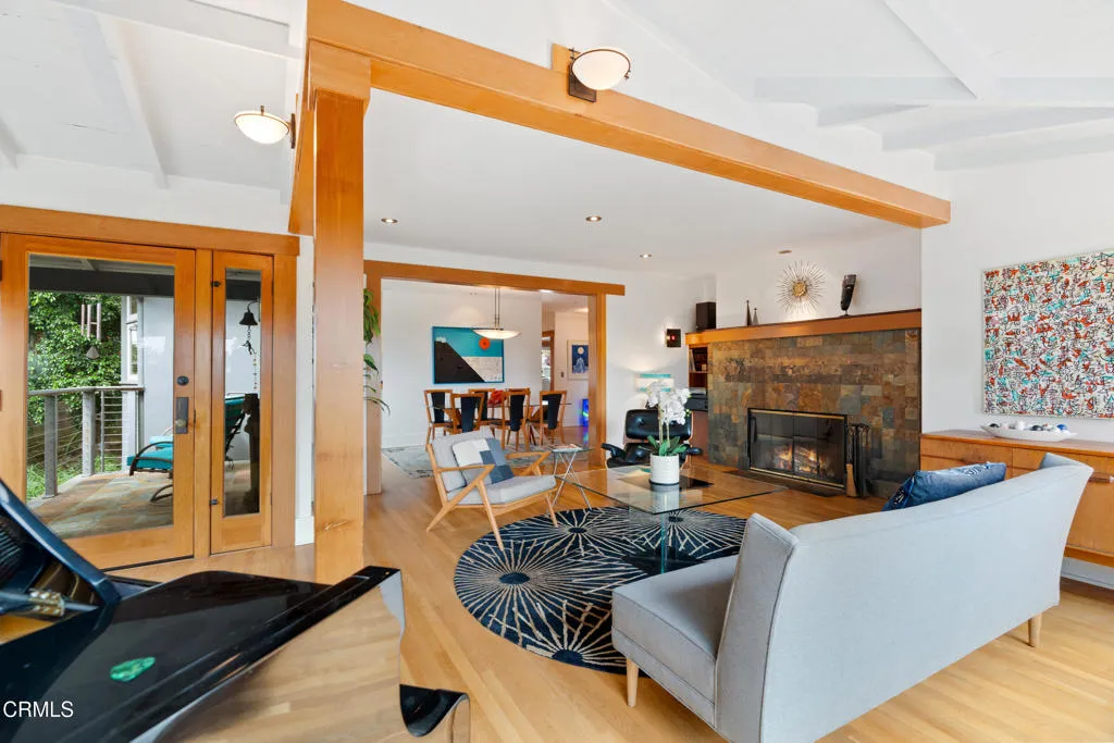 Sierra Madre, California 91024, United States, 3 Bedrooms Bedrooms, ,3 BathroomsBathrooms,Residential,Active,219790