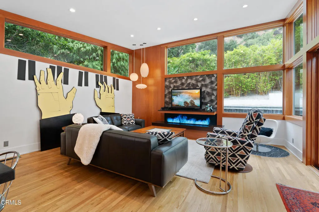 Sierra Madre, California 91024, United States, 3 Bedrooms Bedrooms, ,3 BathroomsBathrooms,Residential,Active,219790