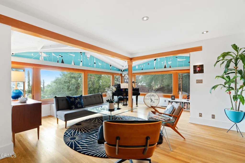 Sierra Madre, California 91024, United States, 3 Bedrooms Bedrooms, ,3 BathroomsBathrooms,Residential,Active,219790